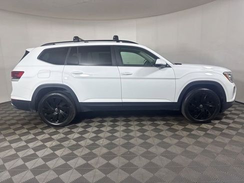 Certified 2024 Volkswagen Atlas SE w/ Panoramic Sunroof Package image 2