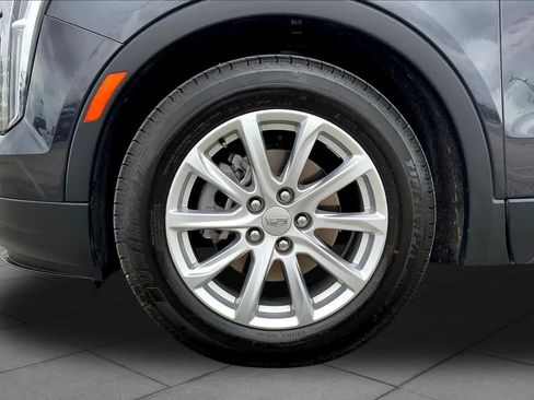 Used 2023 Cadillac XT4 Luxury w/ Cold Weather Package image 11