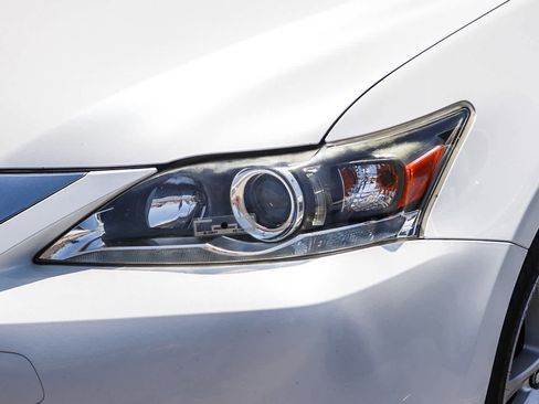 Used 2017 Lexus CT 200h FWD image 2