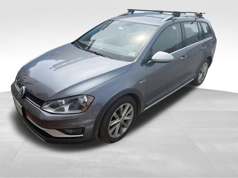 Used 2017 Volkswagen Golf Alltrack AWD/4WD image 2