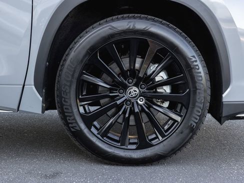 Certified 2025 Toyota Highlander XSE image 4