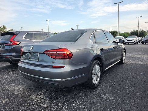 Used 2018 Volkswagen Passat 2.0T SE FWD image 4