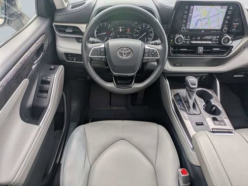 Used 2020 Toyota Highlander Limited FWD image 17