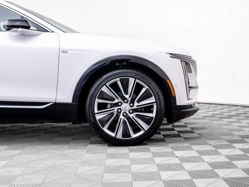 Certified 2025 Cadillac Lyriq Luxury w/ LPO, Floor Liner Package AWD/4WD image 36