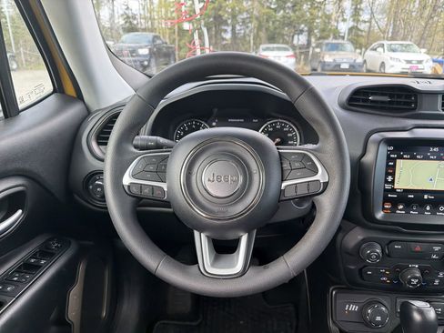 Used 2023 Jeep Renegade Latitude AWD/4WD image 14