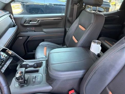 Used 2025 GMC Sierra 1500 AT4 w/ AT4 Premium Package AWD/4WD image 7