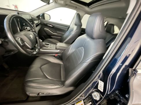 Used 2020 Toyota Highlander XLE image 11