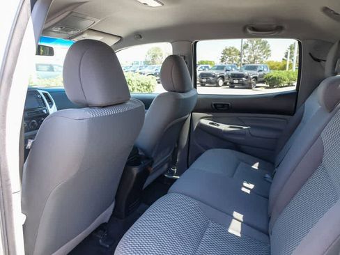 Used 2015 Toyota Tacoma PreRunner w/ SR5 Package RWD image 18