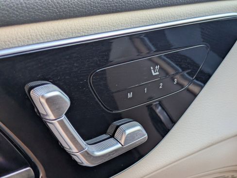 Used 2025 Mercedes-Benz GLC 300 image 24