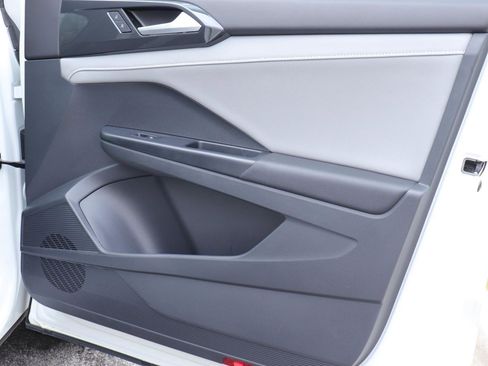 Used 2023 Volkswagen Taos SEL image 19