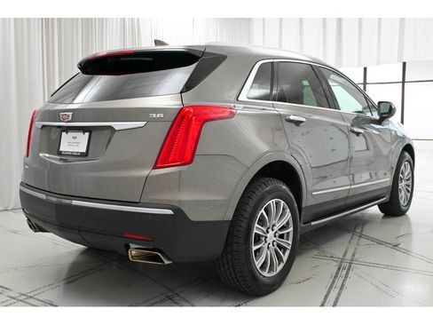 Used 2018 Cadillac XT5 Luxury w/ Driver Awareness Package image 7
