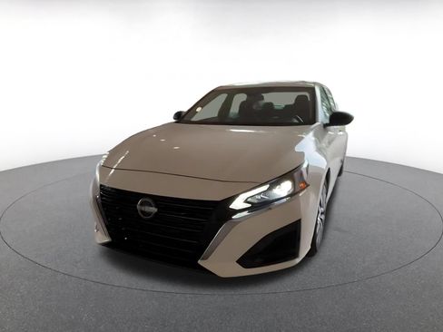 Used 2025 Nissan Altima 2.5 SV FWD image 7