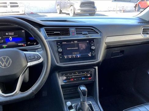 Used 2022 Volkswagen Tiguan SE w/ Panoramic Sunroof Package image 5
