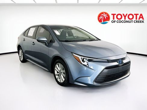 Used 2024 Toyota Corolla LE w/ LE Convenience Package FWD image 1