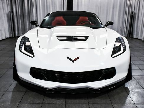Used 2015 Chevrolet Corvette Z06 w/ 3LZ Preferred Equipment Group image 2