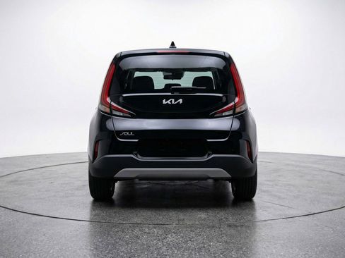 Used 2025 Kia Soul LX w/ LX Technology Package FWD image 7