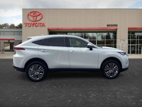 Certified 2021 Toyota Venza XLE w/ Softex Package AWD/4WD image 8