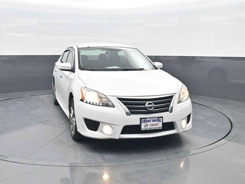 Used 2014 Nissan Sentra SR w/ SR Driver Package FWD image 2