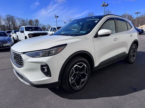 Used 2026 Ford Escape Platinum w/ Premium Technology Package image 3