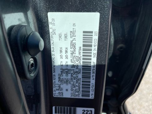 Used 2021 Toyota Tacoma TRD Off-Road AWD/4WD image 30