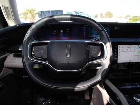 Certified 2025 Lincoln Nautilus Premier AWD/4WD image 11