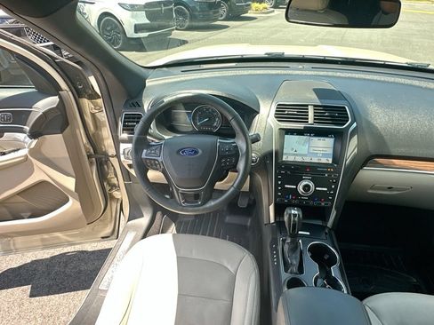 Used 2018 Ford Explorer Limited w/ Ford Safe & Smart Package FWD image 19