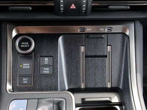 Used 2024 Lexus GX 550 w/ Accessory Package (2T) AWD/4WD image 34