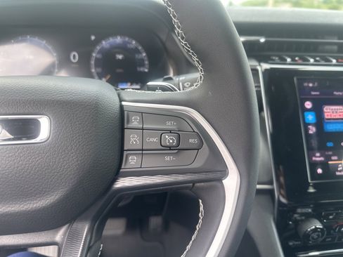 New 2025 Jeep Grand Cherokee L Laredo image 34