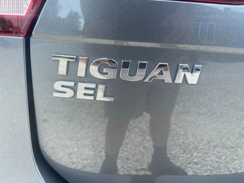 Used 2018 Volkswagen Tiguan SEL FWD image 14