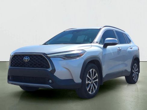 Used 2024 Toyota Corolla Cross XLE w/ Convenience Package image 2