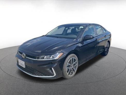 Used 2025 Volkswagen Jetta SE image 9