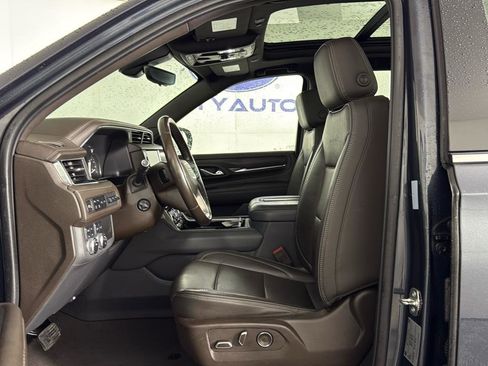 Used 2021 GMC Yukon XL Denali w/ Denali Premium Package image 17