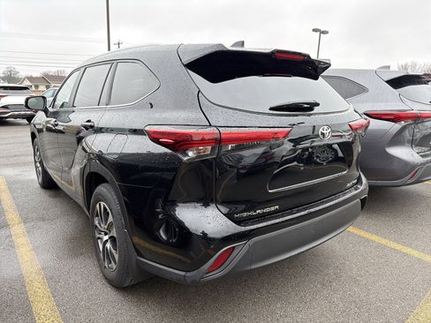 Used 2023 Toyota Highlander XLE AWD/4WD image 5