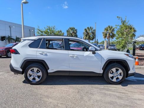 Used 2025 Toyota RAV4 XLE w/ Convenience Package image 4