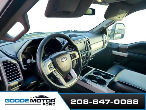 Used 2017 Ford F250 Lariat w/ Chrome Package image 9