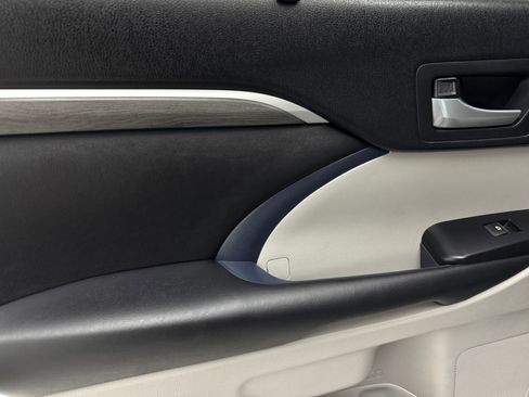 Used 2018 Toyota Highlander Limited FWD image 40