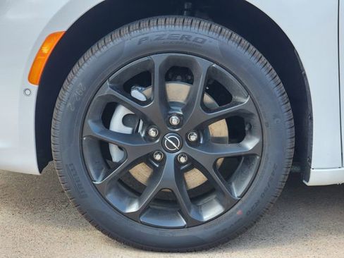 New 2026 Chrysler Pacifica Select image 7