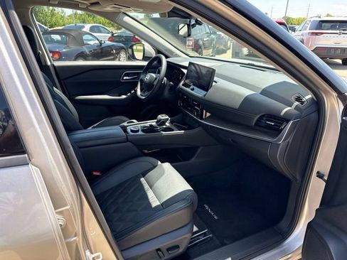 Used 2025 Nissan Rogue Platinum AWD/4WD image 18