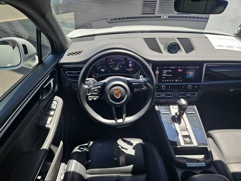 Used 2023 Porsche Macan AWD/4WD image 16