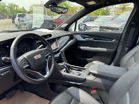 Used 2024 Cadillac XT6 Premium Luxury w/ Technology Package FWD image 9