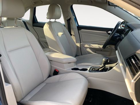 Used 2019 Volkswagen Jetta SE FWD image 17