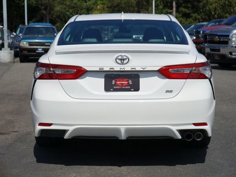 Used 2019 Toyota Camry SE FWD image 4