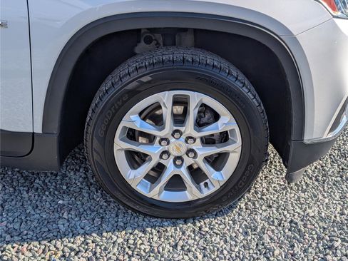 Used 2021 Chevrolet Traverse LT image 9