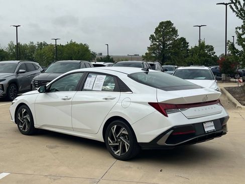 Used 2025 Hyundai Elantra SEL FWD image 10