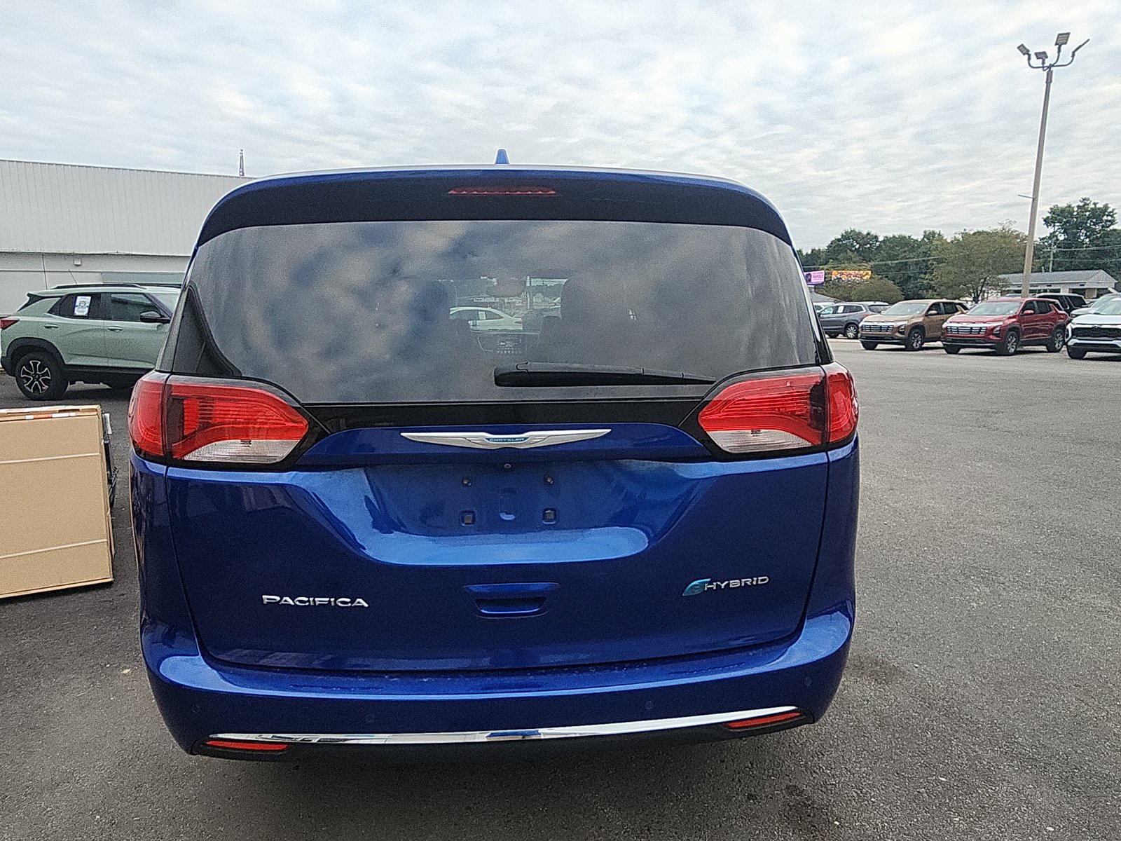 Used 2019 Chrysler Pacifica Limited w/ Advanced Safetytec Group FWD image 4