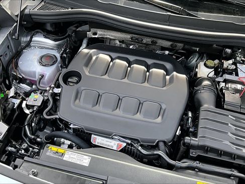 New 2026 Volkswagen Tiguan SE FWD image 17