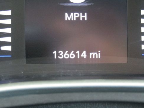Used 2020 Chrysler Pacifica Touring-L FWD image 28
