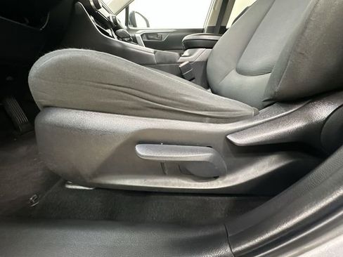 Used 2019 Toyota RAV4 LE w/ Carpet Mat Package FWD image 15