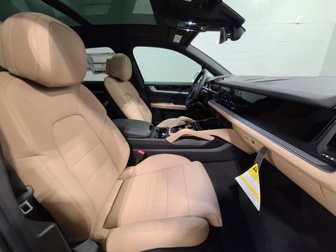 New 2026 Porsche Cayenne image 29