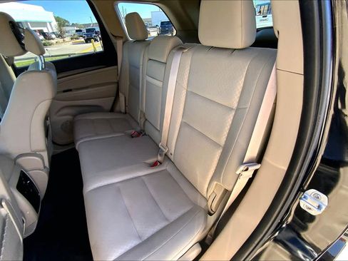 Used 2018 Jeep Grand Cherokee Laredo image 19